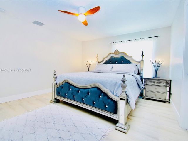 Дом в аренду по адресу 244 NW 6th Ave 244 - фото 5998122