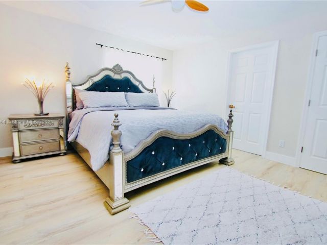 Дом в аренду по адресу 244 NW 6th Ave 244 - фото 5998123