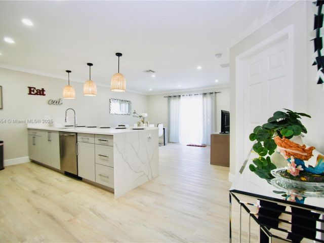 Дом в аренду по адресу 244 NW 6th Ave 244 - фото 5998131