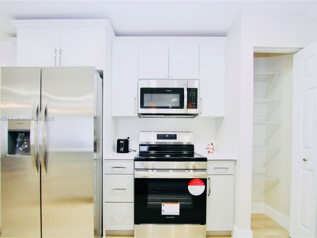 Дом в аренду по адресу 244 NW 6th Ave 244 - фото 5998134