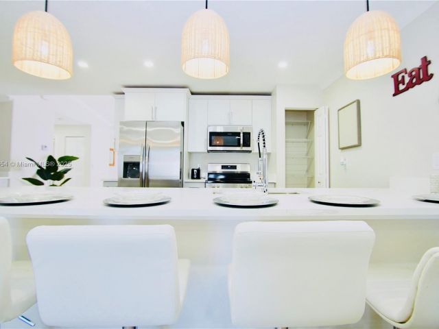 Дом в аренду по адресу 244 NW 6th Ave 244 - фото 5998136