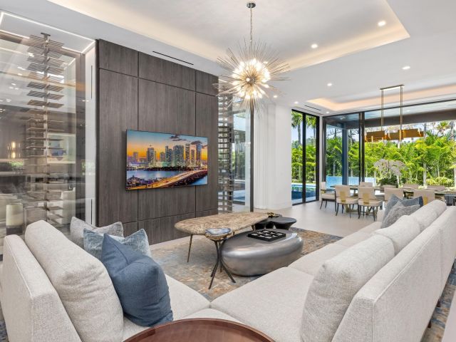 Продажа дома по адресу 1955 Thatch Palm Drive - фото 6015535