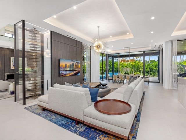 Продажа дома по адресу 1955 Thatch Palm Drive - фото 6015536