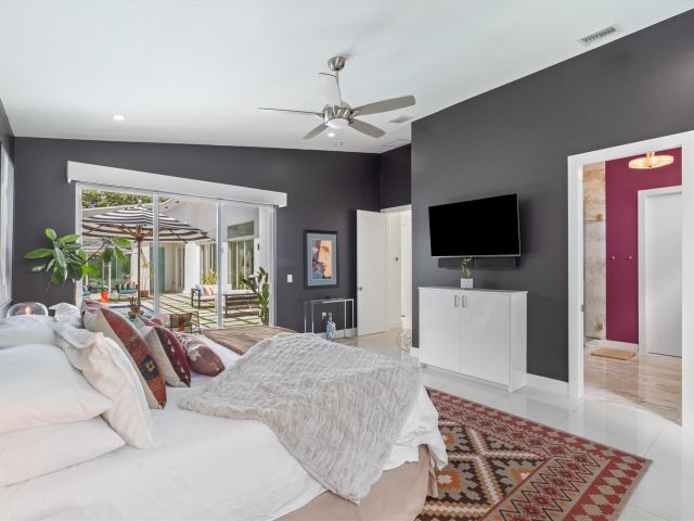 Продажа дома по адресу 619 NE 21st Ct - фото 6074600