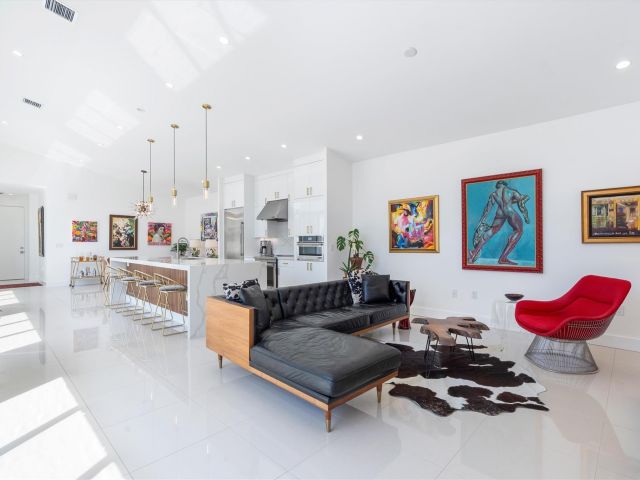 Продажа дома по адресу 619 NE 21st Ct - фото 6074603