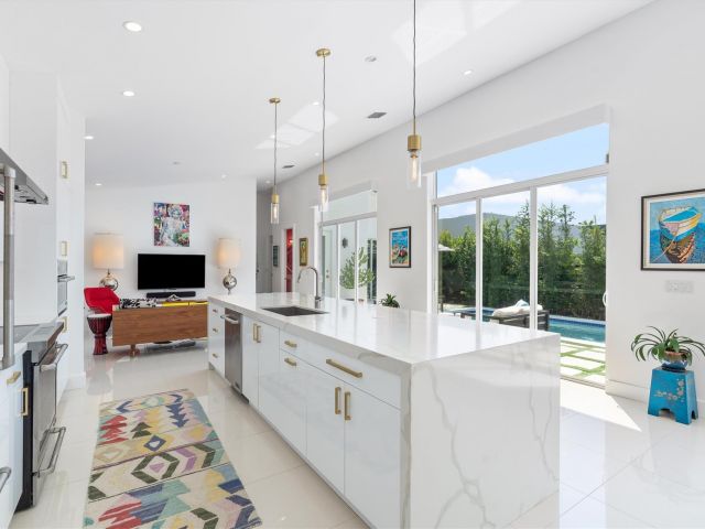 Продажа дома по адресу 619 NE 21st Ct - фото 6074604