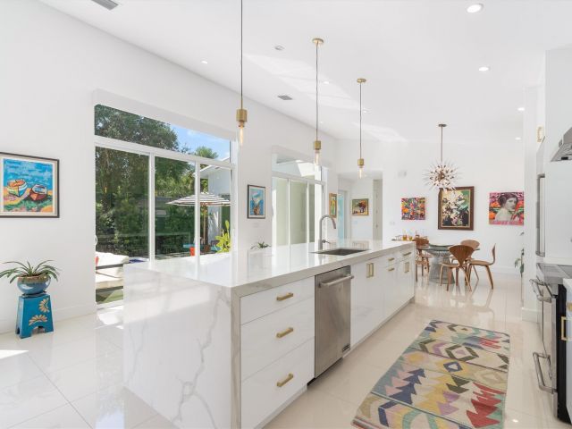 Продажа дома по адресу 619 NE 21st Ct - фото 6074605