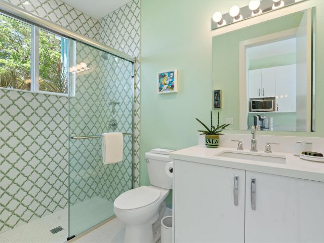 Продажа дома по адресу 619 NE 21st Ct - фото 6074611