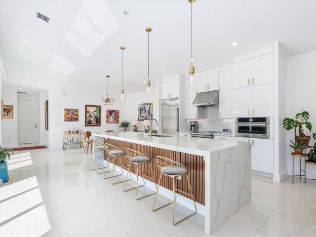 Продажа дома по адресу 619 NE 21st Ct - фото 6074616