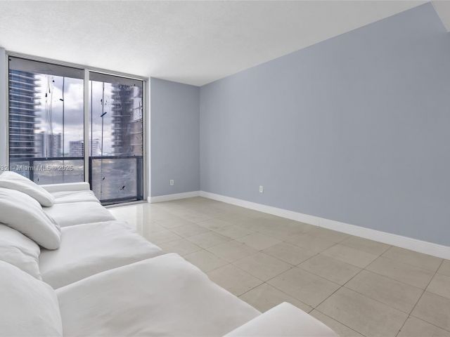 Продажа квартиры #1811 - фото 6021165