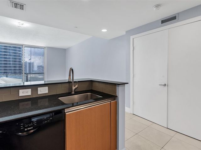 Продажа квартиры #1811 - фото 6021174