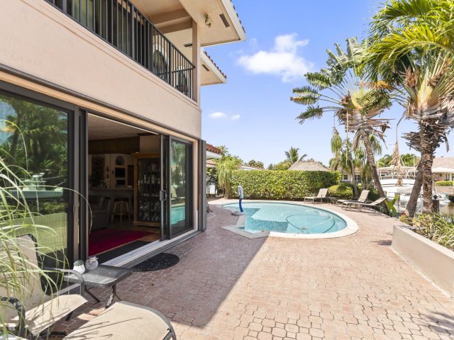 Продажа дома по адресу 2865 NE 19 Street - фото 6023814