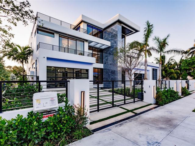 Продажа дома по адресу 725 Poinciana Dr - фото 6024278