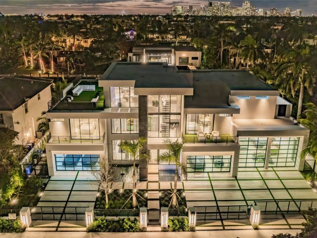 Продажа дома по адресу 725 Poinciana Dr - фото 6024279