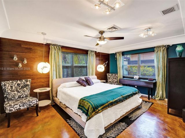 Продажа дома по адресу 2213 NE 17th Ave - фото 6035917