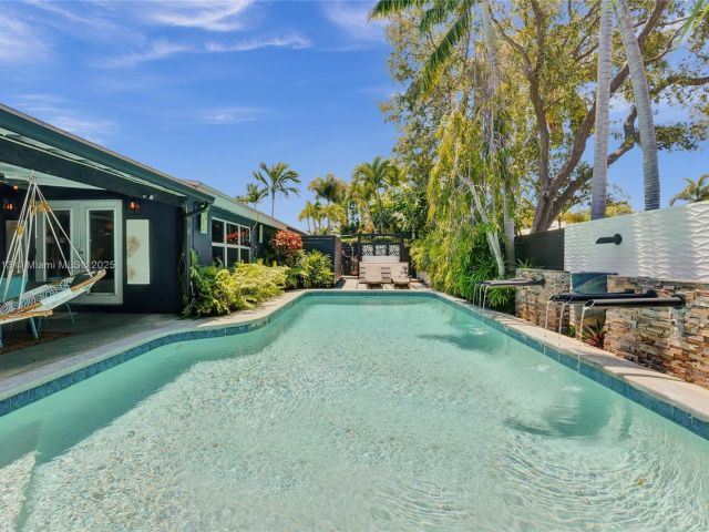 Продажа дома по адресу 2213 NE 17th Ave - фото 6035921