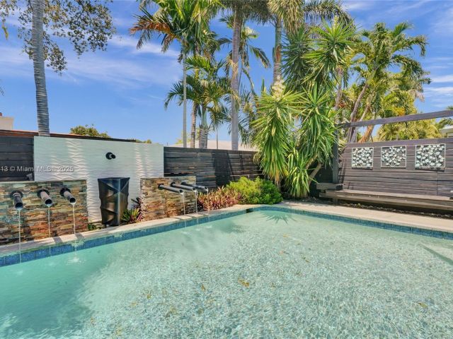 Продажа дома по адресу 2213 NE 17th Ave - фото 6035922