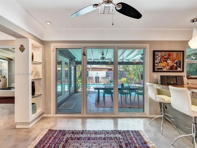 Продажа дома по адресу 2213 NE 17th Ave - фото 6035925