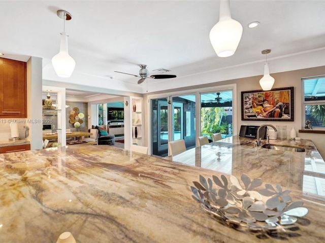 Продажа дома по адресу 2213 NE 17th Ave - фото 6035927