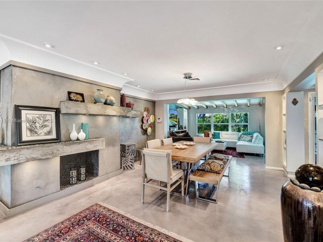 Продажа дома по адресу 2213 NE 17th Ave - фото 6035932