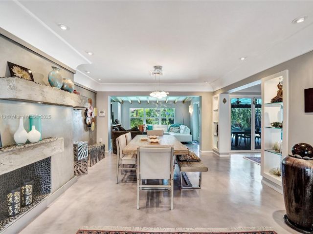 Продажа дома по адресу 2213 NE 17th Ave - фото 6035933