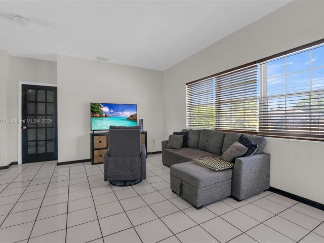 Продажа дома по адресу 1371 NW 198th St - фото 6002160