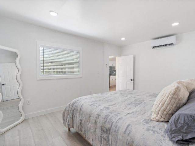 Дом в аренду по адресу 543 NE 3rd Avenue - фото 6013960