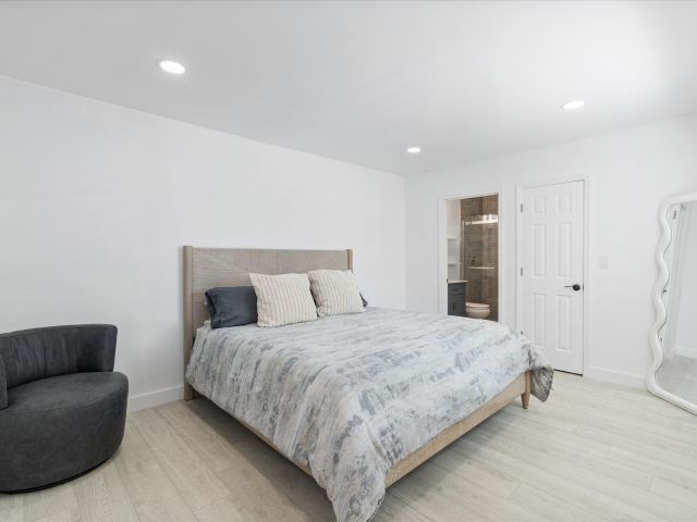 Дом в аренду по адресу 543 NE 3rd Avenue - фото 6013962