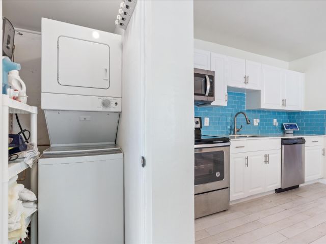 Дом в аренду по адресу 543 NE 3rd Avenue - фото 6013963