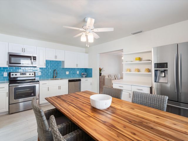 Дом в аренду по адресу 543 NE 3rd Avenue - фото 6013964