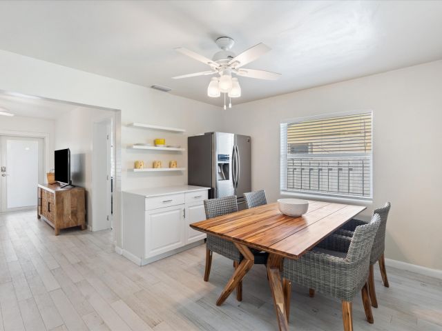 Дом в аренду по адресу 543 NE 3rd Avenue - фото 6013965