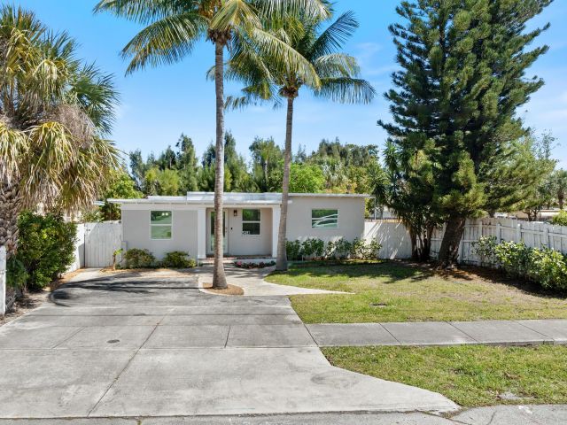 Дом в аренду по адресу 543 NE 3rd Avenue - фото 6013972