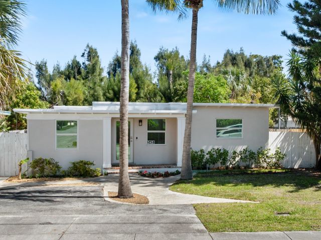 Дом в аренду по адресу 543 NE 3rd Avenue - фото 6013973