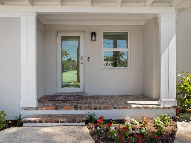 Дом в аренду по адресу 543 NE 3rd Avenue - фото 6013974