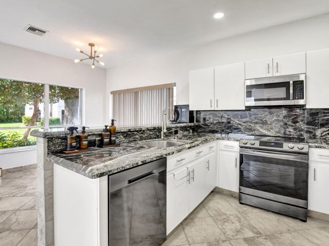 Продажа дома по адресу 7363 Panache Way - фото 6015314