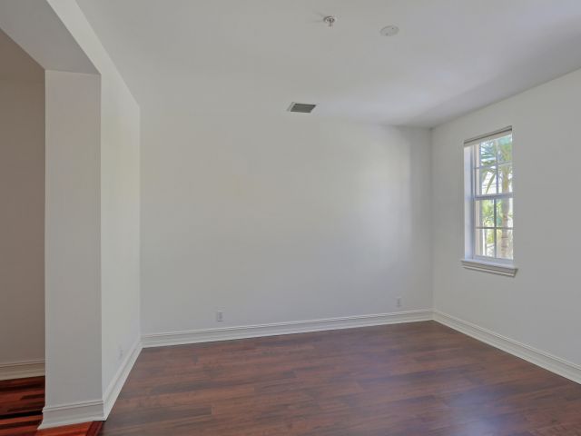 Дом в аренду по адресу 343 Flamingo Drive - фото 6007626