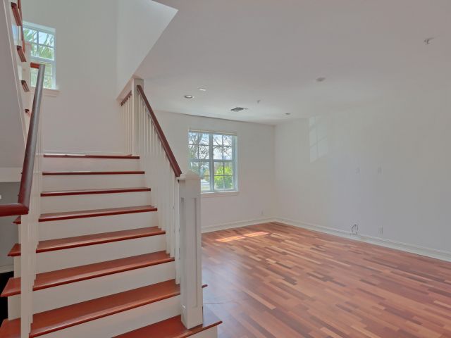 Дом в аренду по адресу 343 Flamingo Drive - фото 6007632