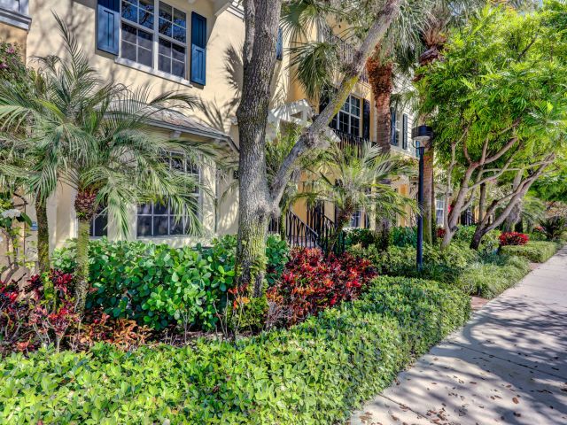 Дом в аренду по адресу 343 Flamingo Drive - фото 6007642