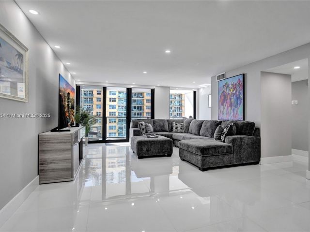 Квартира в аренду номер1007 - фото 6007362