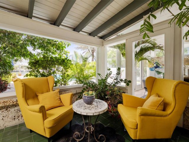 Продажа дома по адресу 5215 Pine Tree Dr - фото 6005337