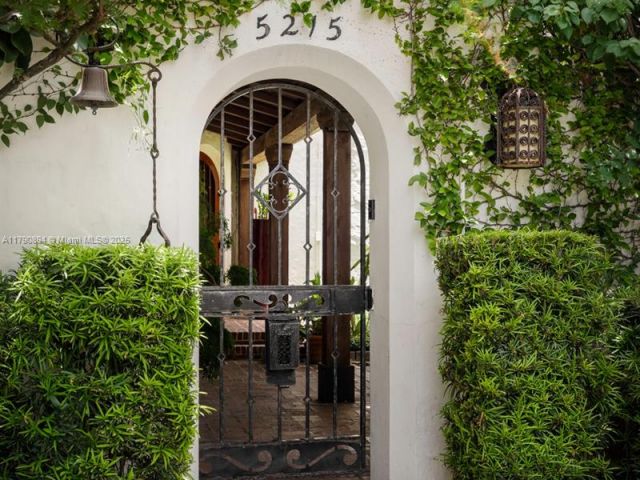 Продажа дома по адресу 5215 Pine Tree Dr - фото 6005342