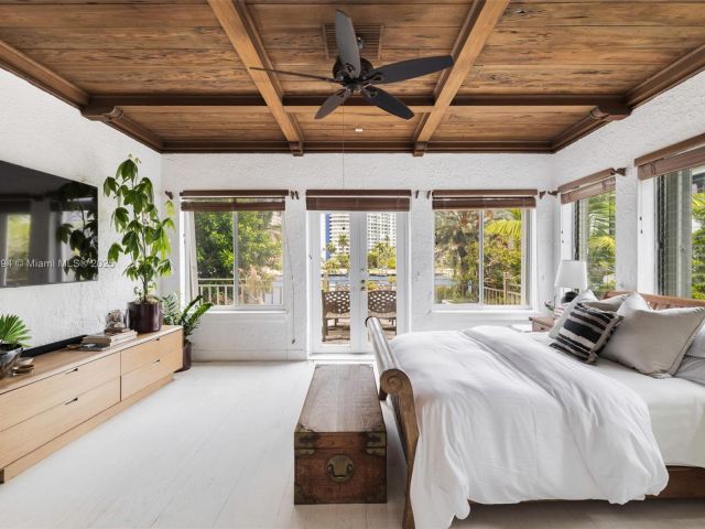 Продажа дома по адресу 5215 Pine Tree Dr - фото 6005347