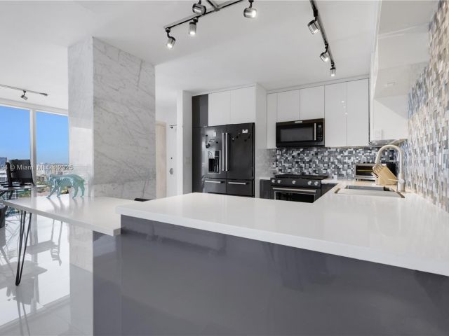 Продажа квартиры #1707 - фото 6008386