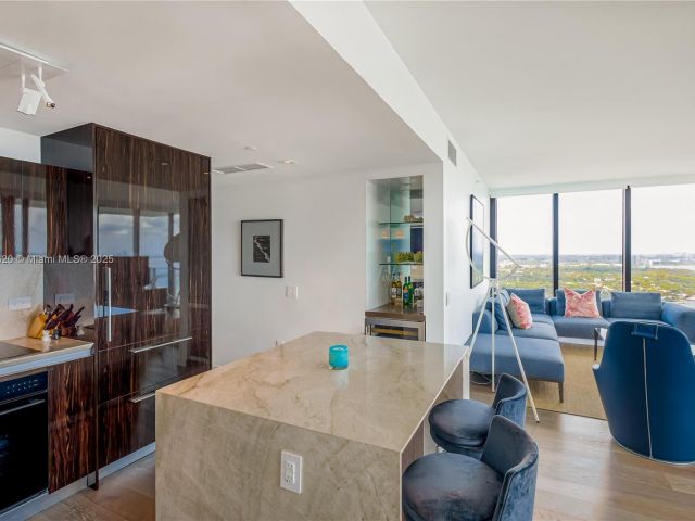 Продажа квартиры #3606 - фото 6008171