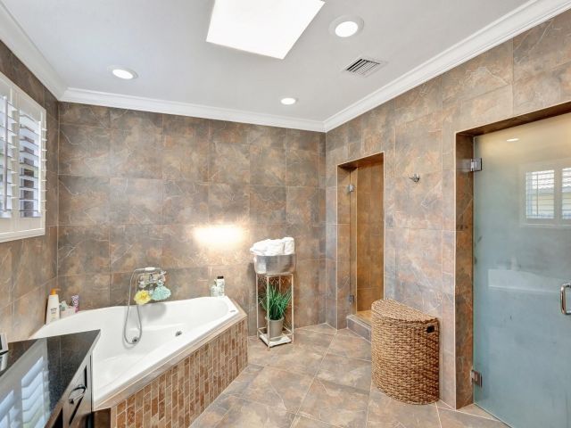 Продажа дома по адресу 2601 NE 27th Ter - фото 6034780