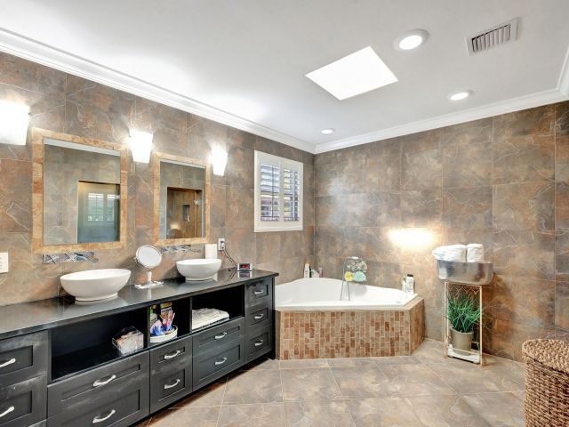 Продажа дома по адресу 2601 NE 27th Ter - фото 6034781