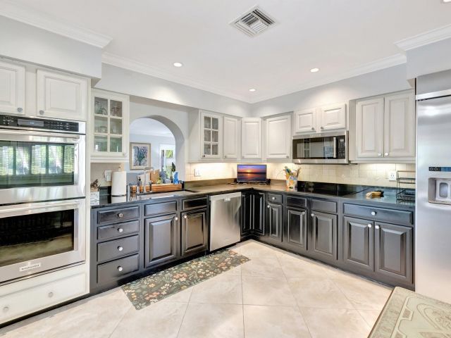 Продажа дома по адресу 2601 NE 27th Ter - фото 6034785