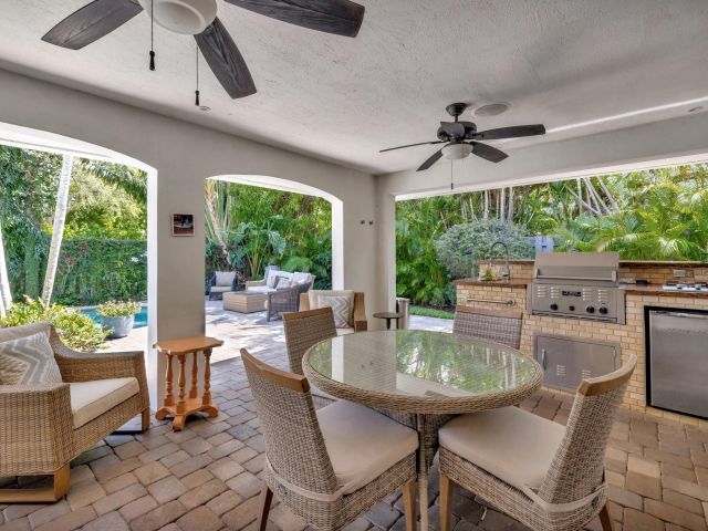 Продажа дома по адресу 2601 NE 27th Ter - фото 6034787