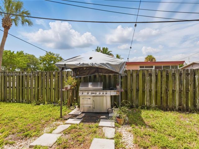 Продажа дома по адресу 6400 Sheridan St - фото 6063281