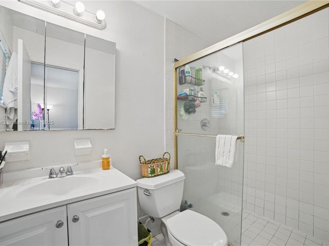 Продажа дома по адресу 6400 Sheridan St - фото 6063283